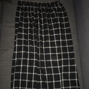 Old Navy Black and White Plaid Midi/Maxi Skirt